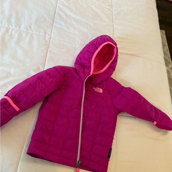 The North Face Fuchsia Hooded Jacket - Picture 1 of 6
